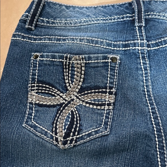 Code Bleu Pants - EUC Code Bleu Dark Wash Denim Capris